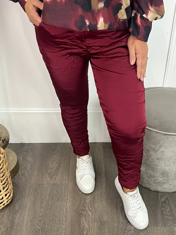 Satin stretch broek Sia bordeauxrood