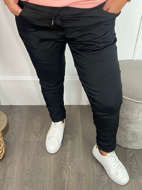 Satin stretch broek Sia zwart