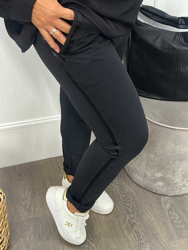 Joggingbroek satijnen bies zwart